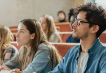 Mladi volivci se vse bolj nagibajo k desni politiki…