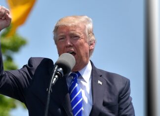 ŠOKANTNO ODKRITJE: Donald Trump in Charles III naj bi bila v sorodu?! Donald Trump