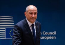 Dokumentarec, ki prikaže človeško plat politika: Na svoji strani!