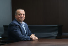 Ko zasebni interes potrka na uredništvo: kako se je Joc Pečečnik javno osmešil z “naročilom” naslovnice!