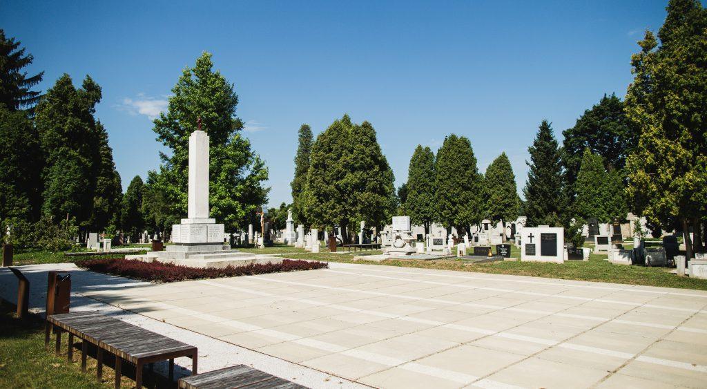 Najdražji grobovi v Sloveniji: šokantne razlike in prostorska stiska, ki že ogroža pokopališča