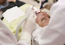 Slovenci množično na Hrvaško po zobozdravstvene storitve — kaj krije ZZZS?