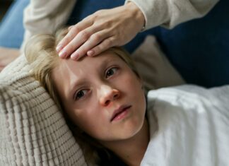 Alarm v decembru: gripa preplavila šole in vrtce – učilnice postajajo žarišča okužb