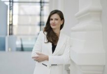 Milo za drago: Urška Bačovnik Janša enkrat na naslovnici One Plus in Tina Gaber postane stalna kolmunistka – naključje?