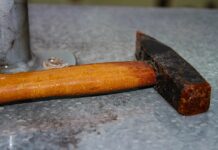 Saga KPK – Je Golob sam sebe usekal po prstih s kladivom?