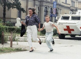 Groza obleganega Sarajeva – otroci kot tarče hladnokrvnih bogatih morilcev iz Italije
