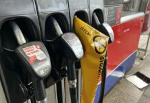 Pozor: kako preprečiti, da napolnite avto z gorivom polnim usedlin?