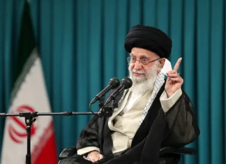 Smrt Ajatole Khameneija: Trump poziva Irance k uporu in obljublja »silo, ki je še ni bilo videti« – Evropa se pripravlja na energetsko in varnostno krizo