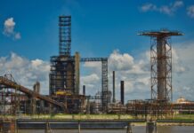 Slovenija pred dvojno negotovostjo: naftna kriza in neukrepanje vlade!