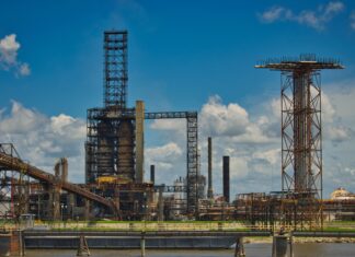 Slovenija pred dvojno negotovostjo: naftna kriza in neukrepanje vlade!