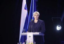Predsednica Nataša Pirc Musar včeraj na proslavi zagrenjena in togega obraza – kasneje pa so jo izžvižgali….