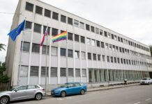 Po štirih letih pred ministrstvom za kulturo ni več mavrične zastave