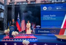 Odmevna slovesnost v Križankah: Janša ob ameriškem jubileju govoril o svobodi, nato pa se srečal z očetom Melanie Trump