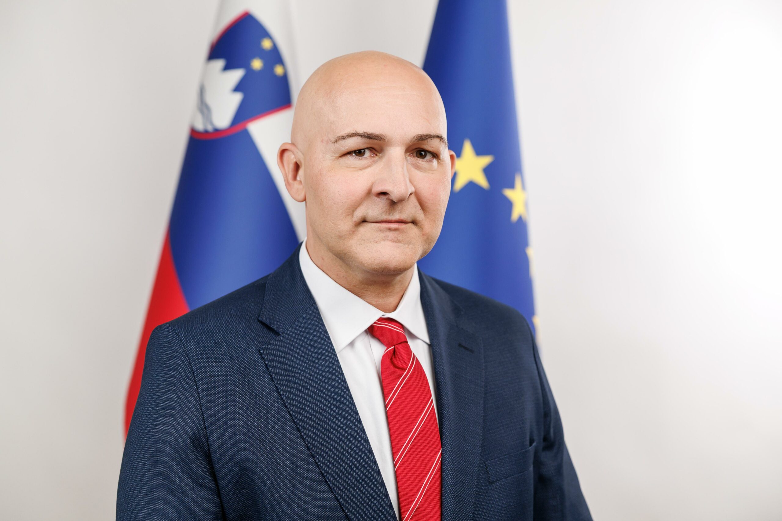 Novi minister za šolstvo končno vrača avtoriteto učiteljem: »Šola mora učiti, kako misliti, ne kaj misliti«