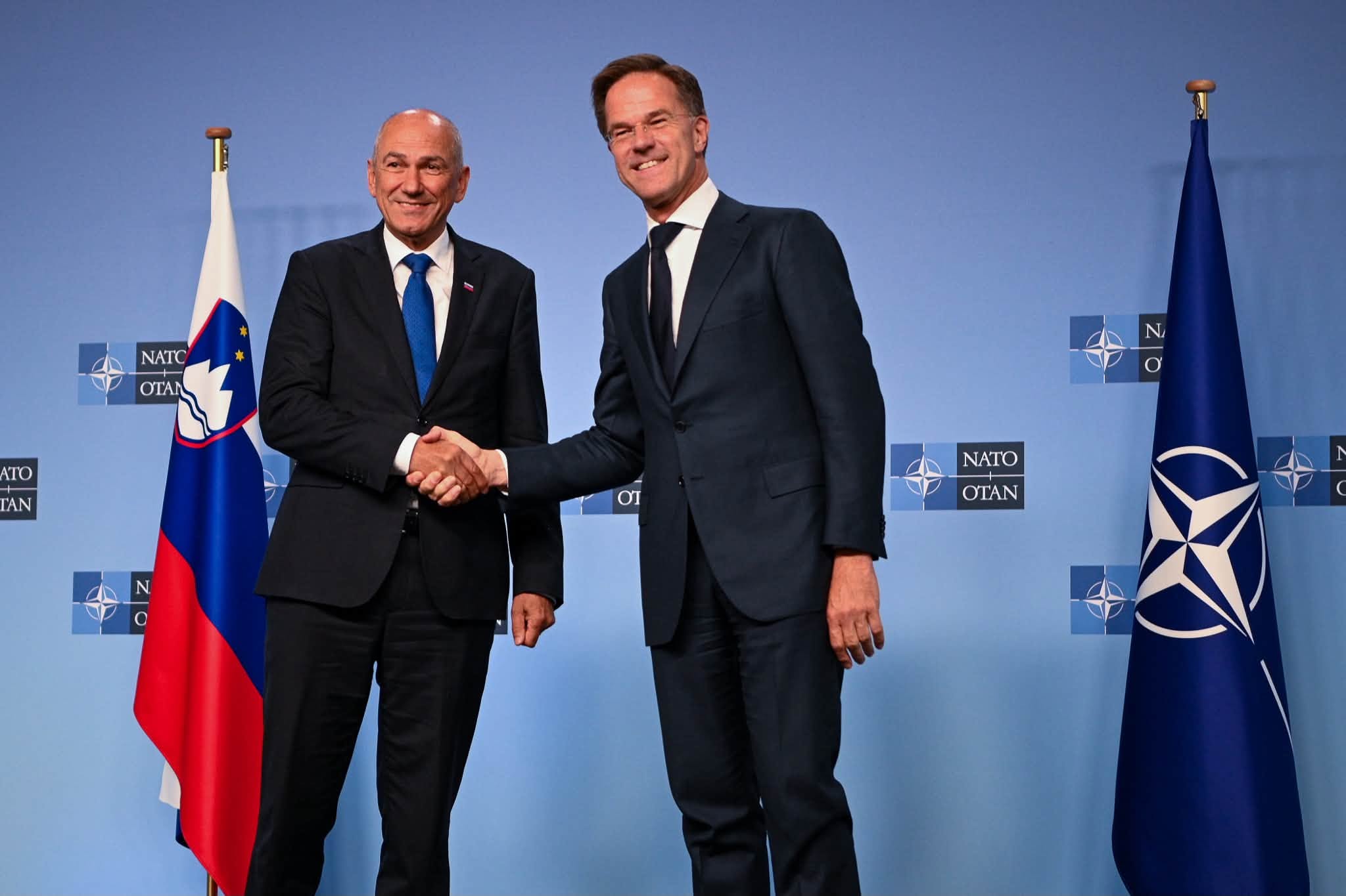 Janša v Bruslju: Rutte pohvalil Slovenijo, po sporih z Golobovo vlado želi država povrniti kredibilnost v Natu