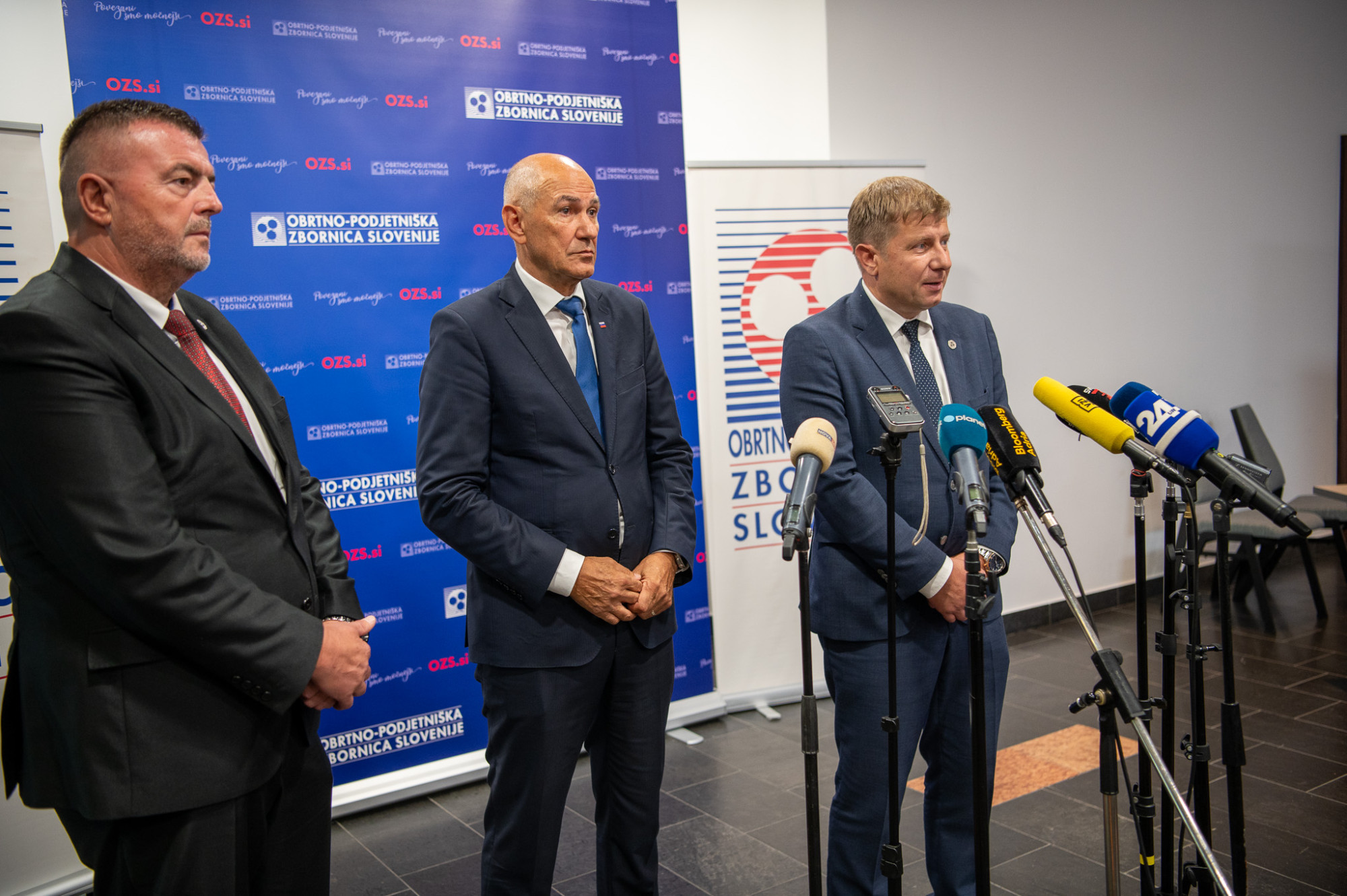 Janševi ukrepi že dajejo prve rezultate – avgusta v državnem proračunu kar 90 milijonov evrov presežka