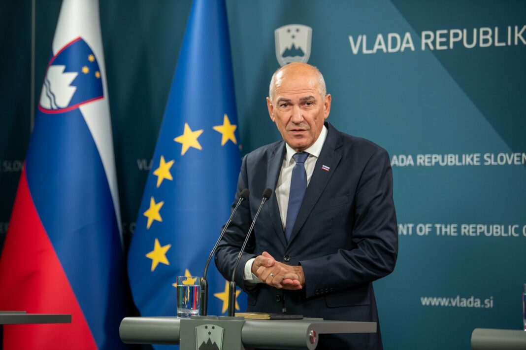 vlada Janša, Facebook