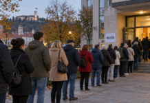 Gneča, pozno glasovanje in neverjetno drugačni izidi: ljubljansko volišče OMNIA sprožilo politični spor volišče OMNIA, čakanje