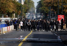 Pozor za vse, ki potujete po Evropi: v soboto napovedani protesti v več mestih https://cloudfront-us-east-2.images.arcpublishing.com/reuters/KTKUGL5DOZO6JFXNCBT6YUJBM4.jpg